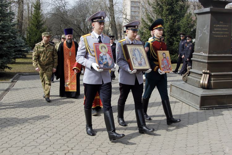 Передача святынь в храм св. Димитрия Донского