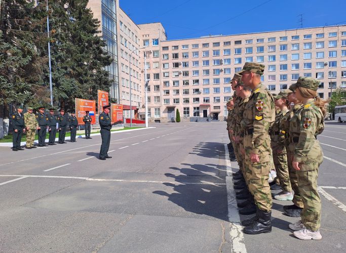 Соревнуются семьи курсантов