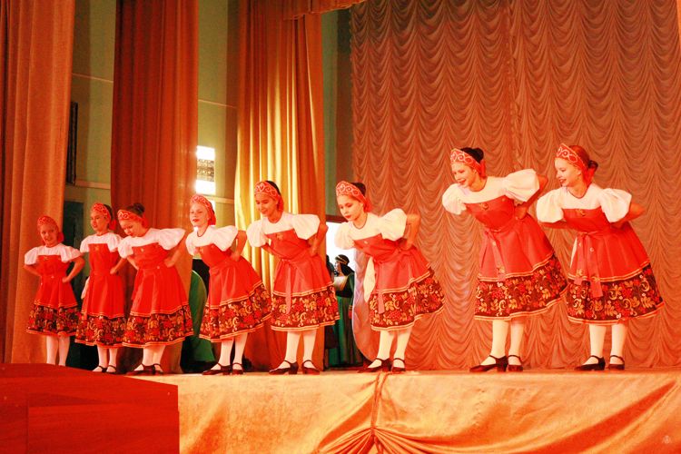 На сцене ансамбли «Нарт» и «Ритмы Кавказа»