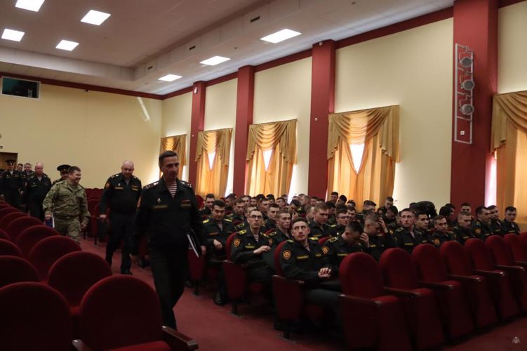 Заседание государственной экзаменационной комиссии на факультете (военно-политической работы) Санкт-Петербургского военного ордена Жукова института войск национальной гвардии
