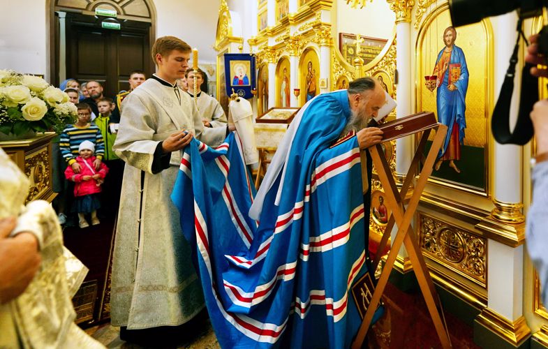Божественная литургия в храме святого Димитрия Донского в честь престольного праздника