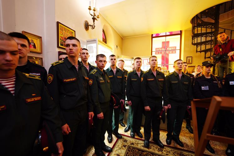 Божественная литургия в храме святого Димитрия Донского в честь престольного праздника