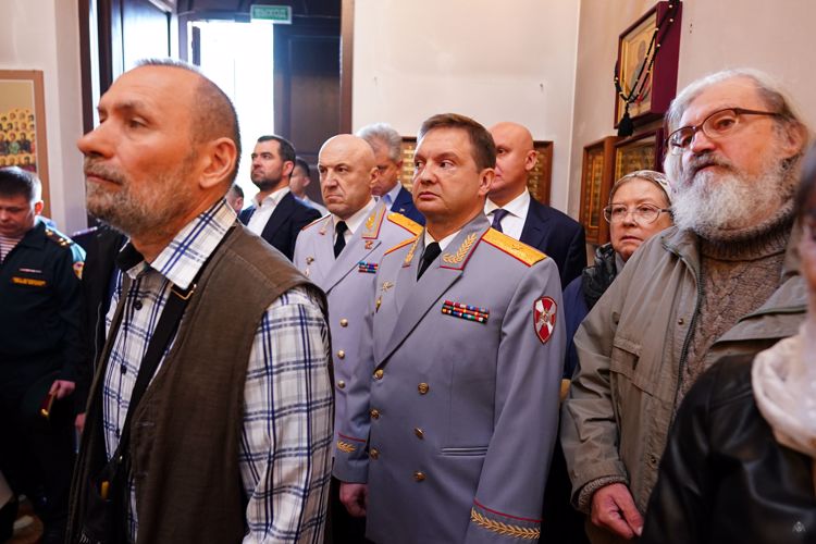 Божественная литургия в храме святого Димитрия Донского в честь престольного праздника