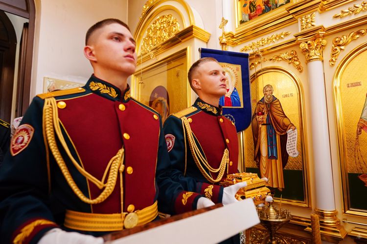 Божественная литургия в храме святого Димитрия Донского в честь престольного праздника