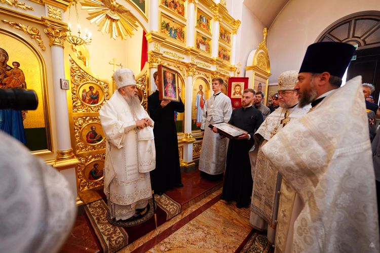 Божественная литургия в храме святого Димитрия Донского в честь престольного праздника
