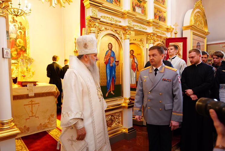 Божественная литургия в храме святого Димитрия Донского в честь престольного праздника