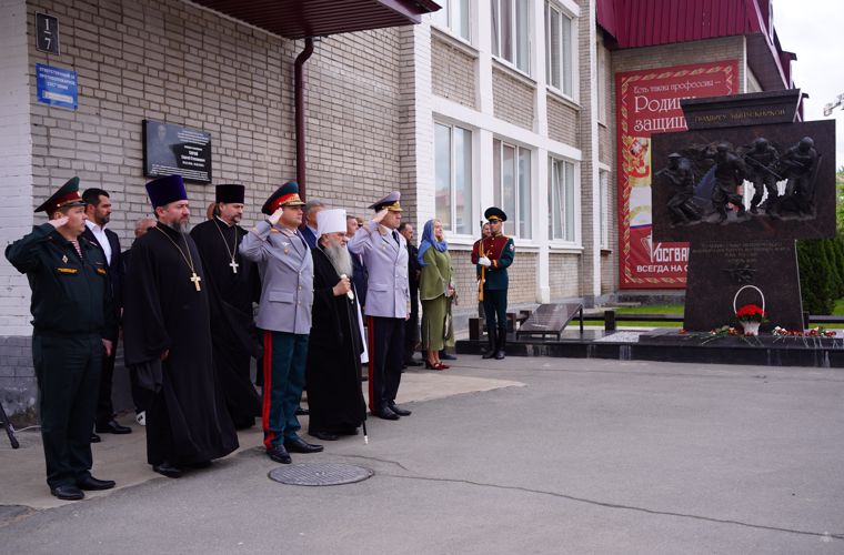 Божественная литургия в храме святого Димитрия Донского в честь престольного праздника