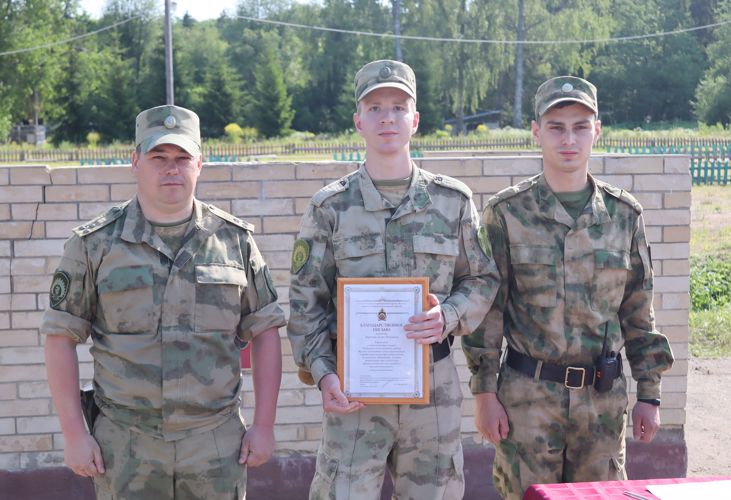 Чествование военнослужащих по призыву в учебном центре военного института