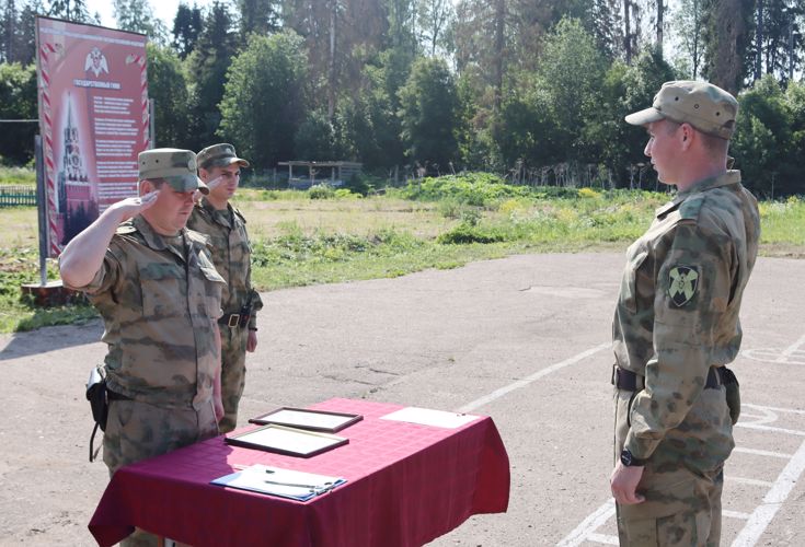 Чествование военнослужащих по призыву в учебном центре военного института