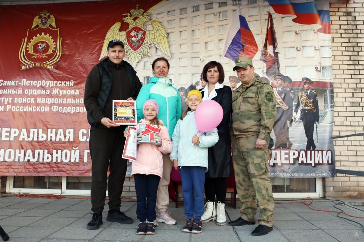 Участие военнослужащих института и членов их семей в спортивном празднике «День защиты детей»