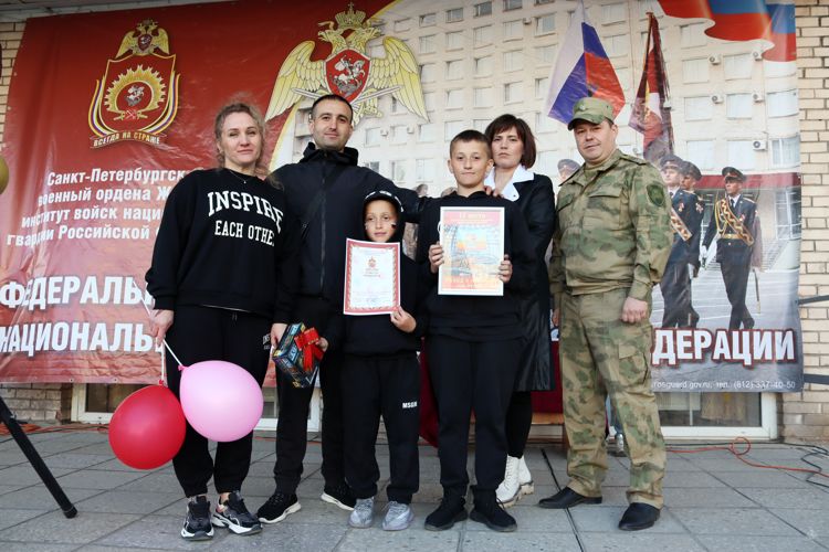 Участие военнослужащих института и членов их семей в спортивном празднике «День защиты детей»