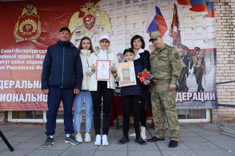 Участие военнослужащих института и членов их семей в спортивном празднике «День защиты детей»