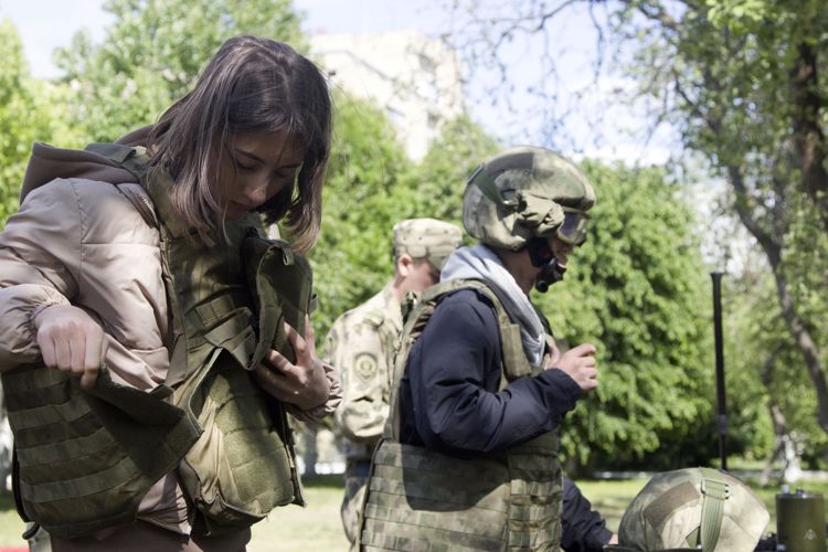 Участие военнослужащих института и членов их семей в спортивном празднике «День защиты детей»