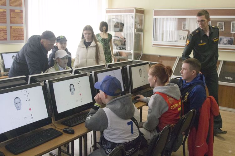 Участие военнослужащих института и членов их семей в спортивном празднике «День защиты детей»