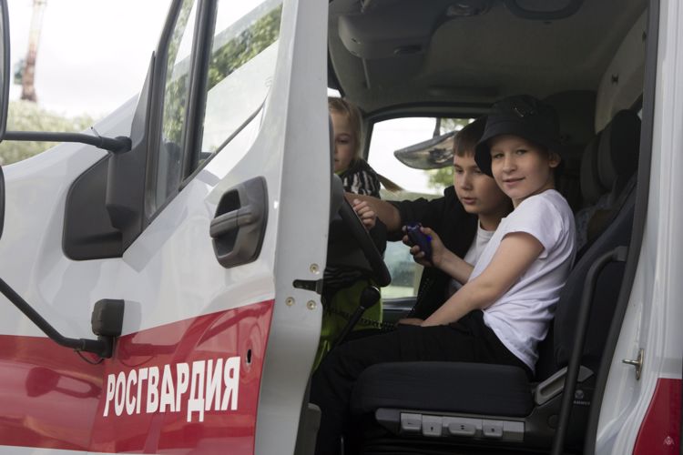 Участие военнослужащих института и членов их семей в спортивном празднике «День защиты детей»