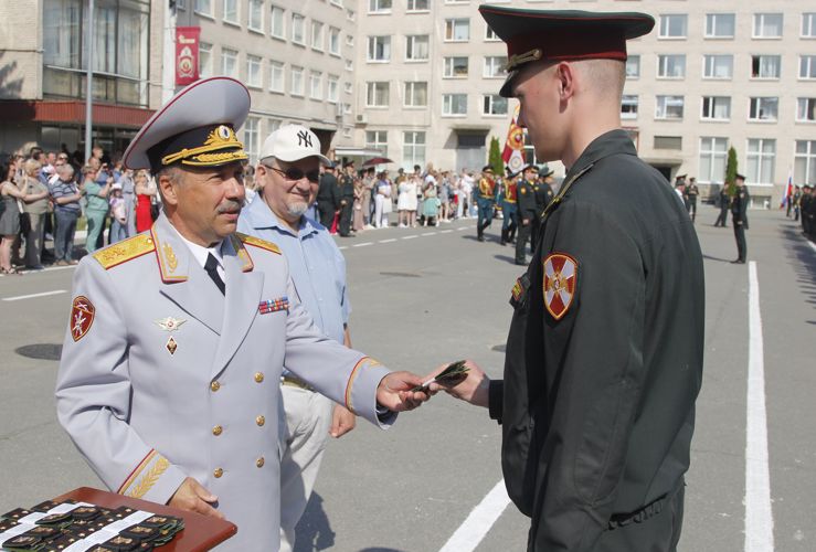 «Погоны лейтенанта - вручены»