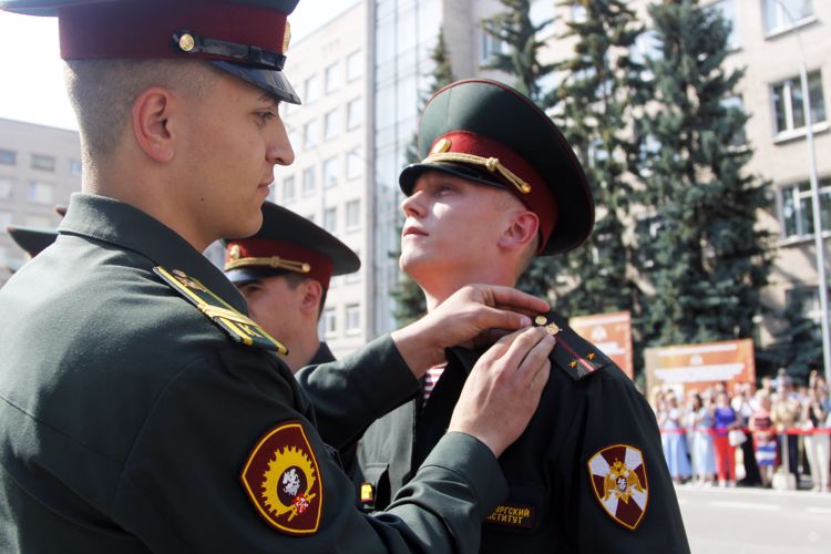 «Погоны лейтенанта - вручены»