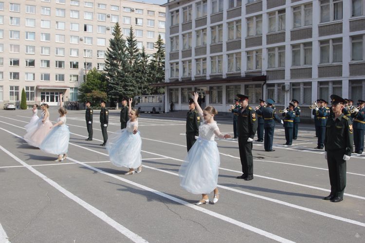 «Погоны лейтенанта - вручены»