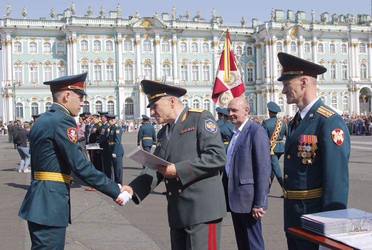 В добрый путь - выпускники!
