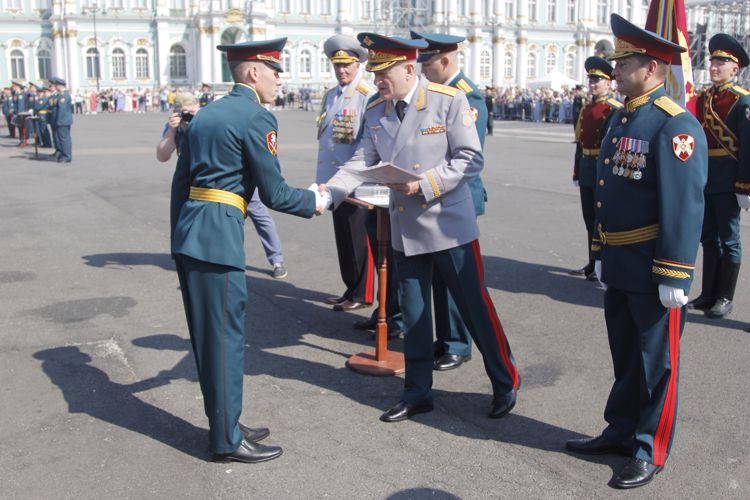 В добрый путь - выпускники!