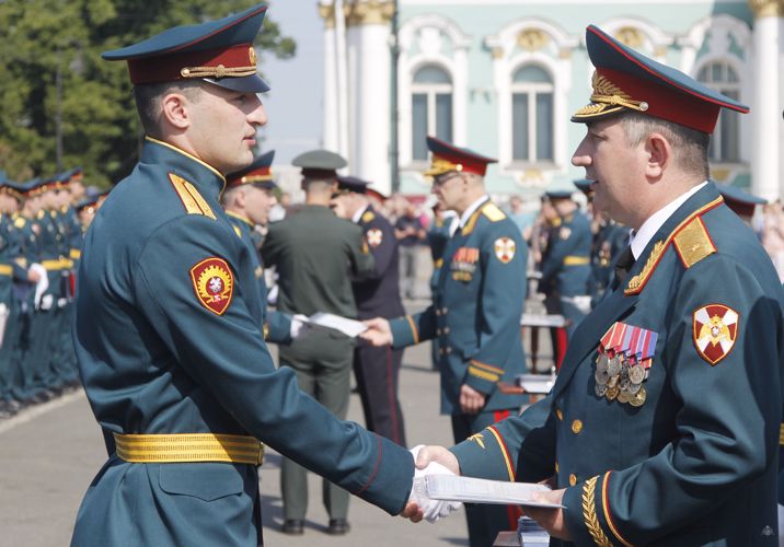 В добрый путь - выпускники!