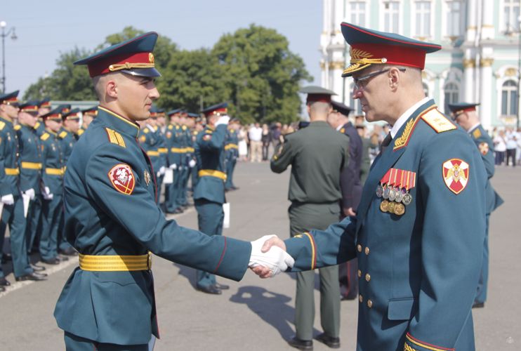 В добрый путь - выпускники!