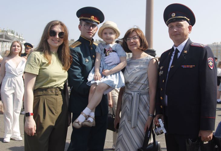 В добрый путь - выпускники!