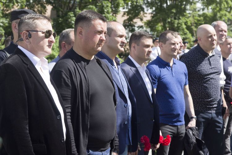 Традициям верны!