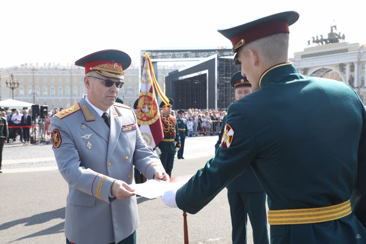 В добрый путь - выпускники!