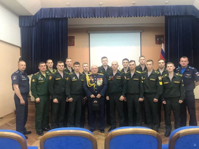Урок Мужества — встреча курсантов военного института с участниками специальной военной операции