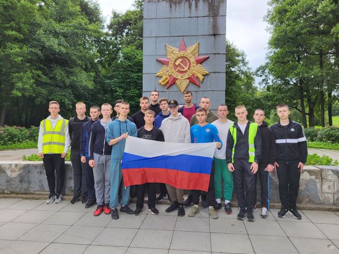 Абитуриенты военного института приняли участие в марш-походе по местам воинской славы Санкт-Петербурга.