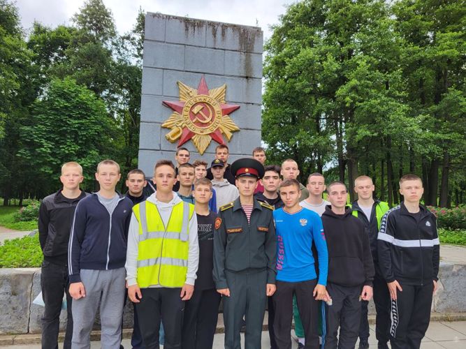 Абитуриенты военного института приняли участие в марш-походе по местам воинской славы Санкт-Петербурга.