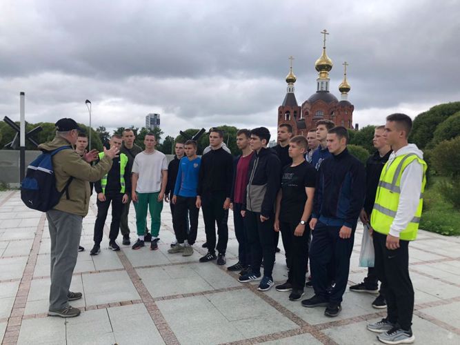 Абитуриенты военного института приняли участие в марш-походе по местам воинской славы Санкт-Петербурга.