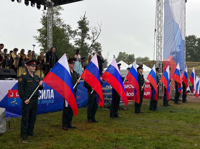 Курсанты военного института приняли участие в праздновании  Дня Государственного флага в Приозерске