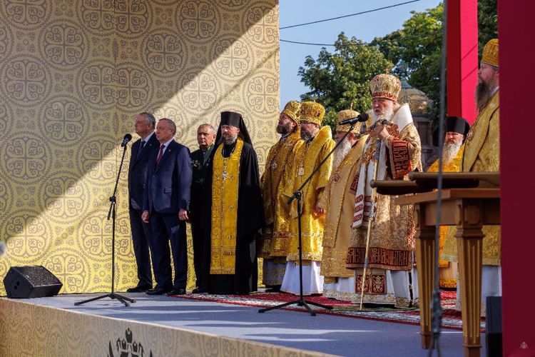 Крестный ход с мощами святого благоверного князя Александра Невского
