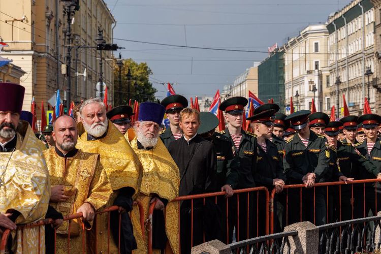 Крестный ход с мощами святого благоверного князя Александра Невского
