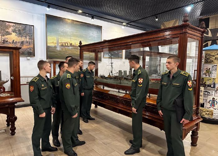 15 и 16 ноября 2023 года в городе Санкт-Петербург кафедрой психологии служебной деятельности факультета (военно-политической работы) проведено практическое занятие «Порядок проведения экскурсии должностными лицами подразделения»