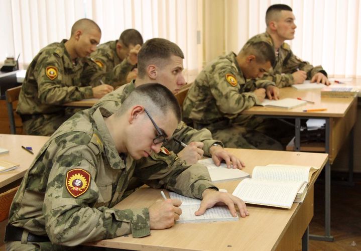 Рабочий визит в военный институт офицера Главного военно-политического управления Росгвардии