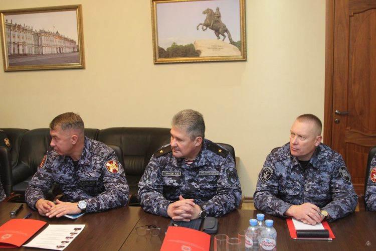В СПВИ войск национальной гвардии командующим СЗО войск национальной гвардии проведена рабочая встреча с командованием военного института и руководителями территориальных органов
