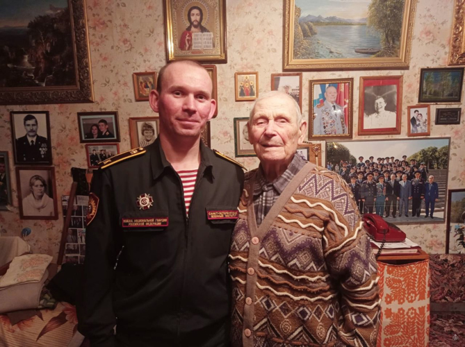 «С праздником, дорогой ветеран!» курсанты военного института поздравили Владимира Яковлевича Слепова с юбилеем полного освобождения Ленинграда от фашистской блокады»