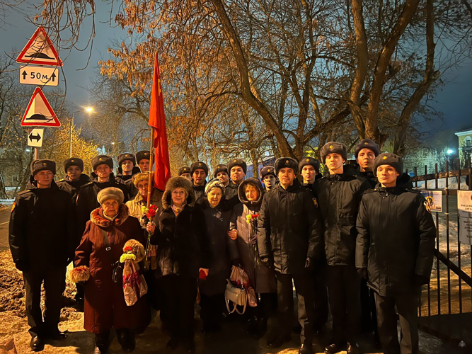 «ЛИКУЙ, ПОБЕДОНОСНЫЙ ЛЕНИНГРАД» 