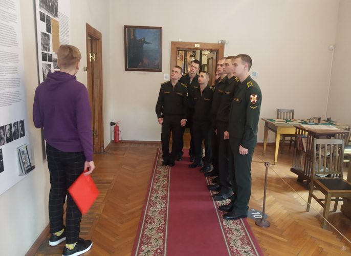 Экскурсия курсантов 1 курса факультета (командного) в Государственный музей политической истории