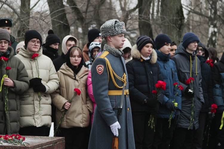 Состоялась панихида и возложение цветов у мемориала «Жертвам блокады Ленинграда» в Московском парке Победы
