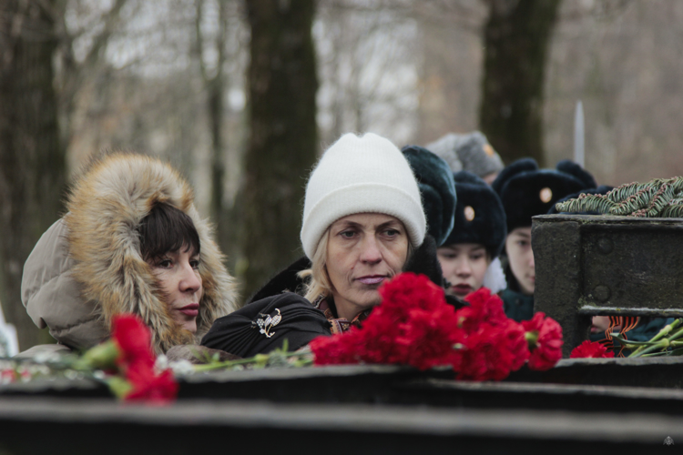 Состоялась панихида и возложение цветов у мемориала «Жертвам блокады Ленинграда» в Московском парке Победы