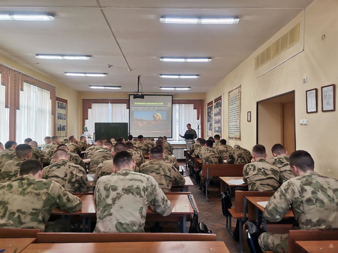 Участники специальной военной операции передают боевой опыт выпускникам Санкт-Петербургского военного ордена Жукова института войск национальной гвардии Российской Федерации