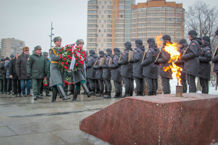 В День памяти о россиянах, исполнявших служебный долг за пределами Отечества военный институт принял участие в торжественно-траурном мероприятии