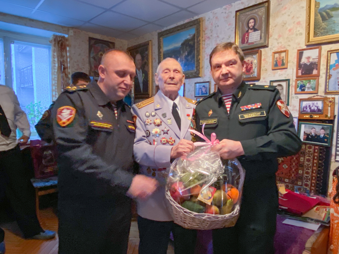 Начальник военного института генерал-майор Андрей Кийко поздравил Слепова Владимира Яковлевича с 99-летием