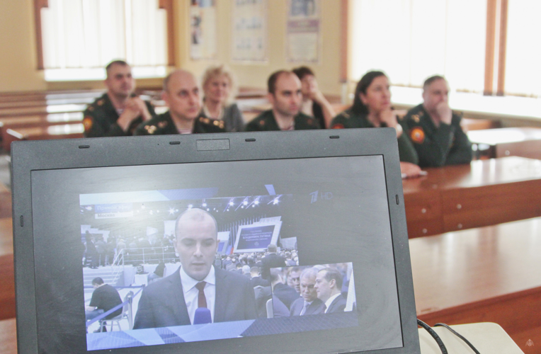  Личный состав военного института принял участие в просмотре послания Президента Российской Федерации Федеральному собранию