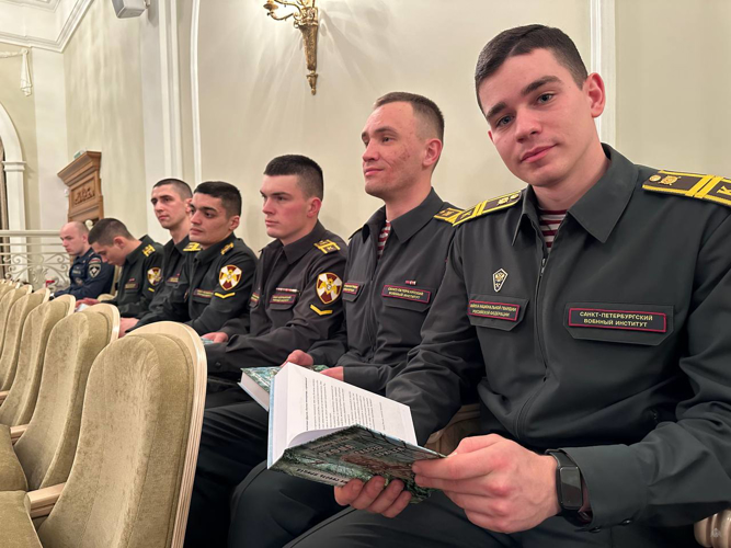 «Рифма сквозь прицел» в Доме журналиста курсанты военного института приняли участие в презентации новой книги о героях Российской Федерации 