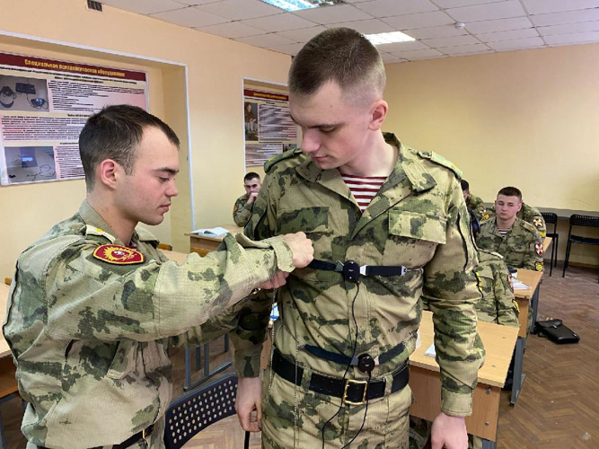 Преподаватели кафедры психологии служебной деятельности (факультета военно-политической работы) ознакомили курсантов с «Полиграфом»